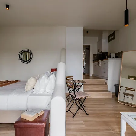 Ξενοδοχείο με διαμερίσματα Petroto Κύθνος